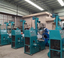 高清圖片下的垃圾打撈船 守護(hù)水域清潔的無名英雄