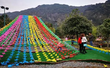 燈光秀合作廠家與游藝用品 打造沉浸式娛樂體驗的關鍵
